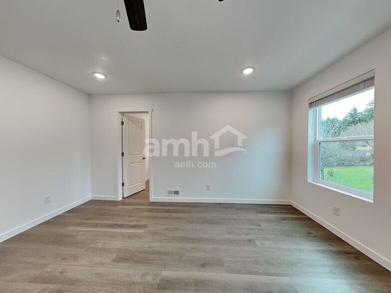 Building Photo - 5125 Turnstone St SE