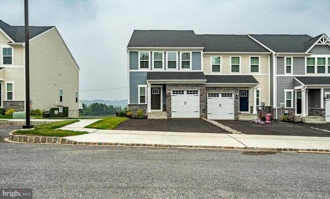 Building Photo - 208 Chase Dr