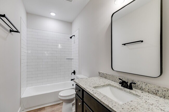 Building Photo - 319 Bledsoe St