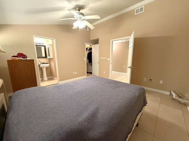 Building Photo - 514 Teal Ln