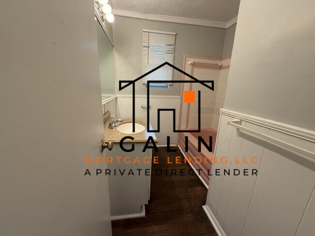 Building Photo - 8 Del Mar Cir