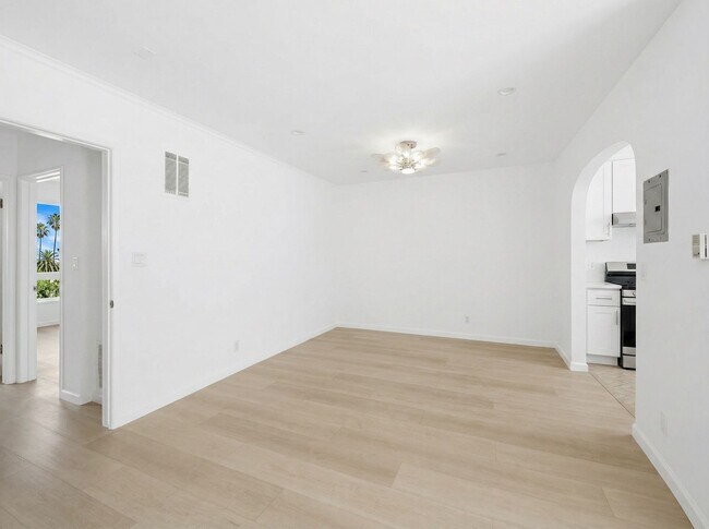 Building Photo - 337 Rexford Dr