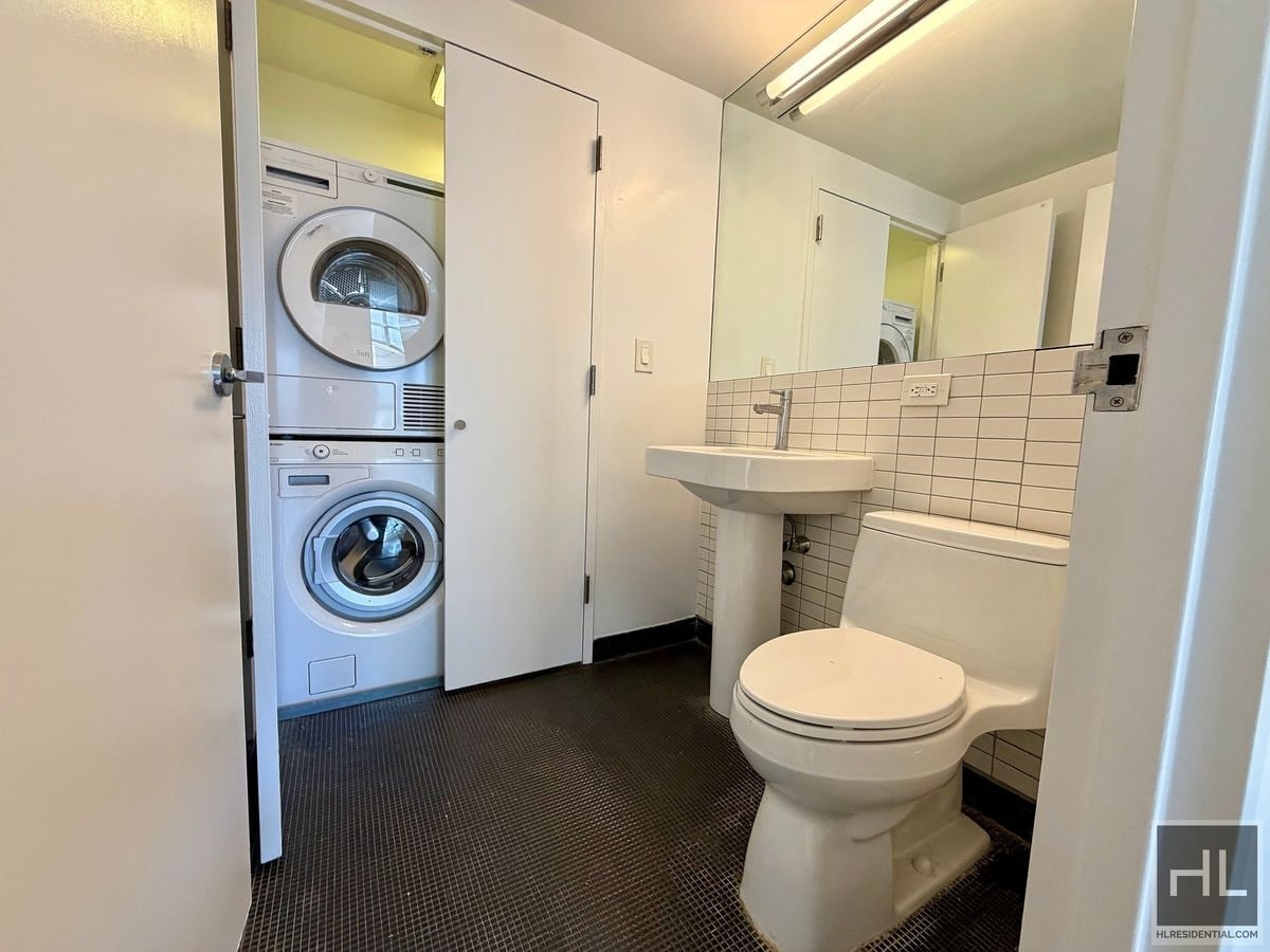 Building Photo - East 39th Street