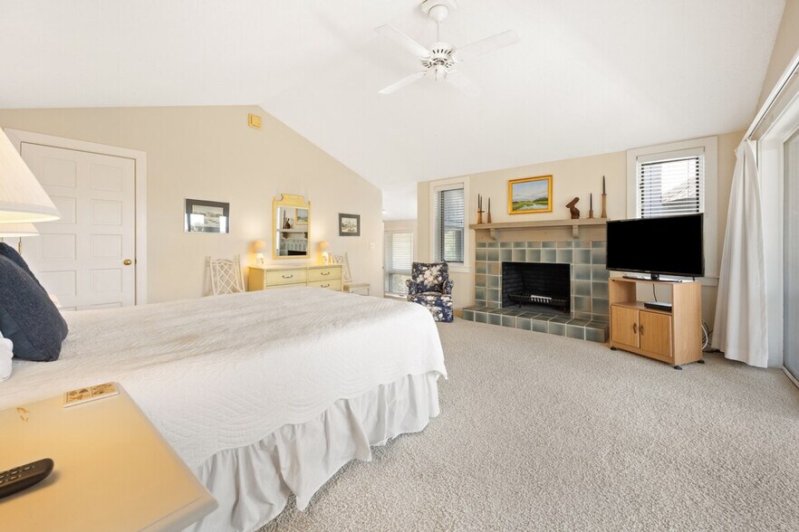 Building Photo - 1 Pioneer Loop