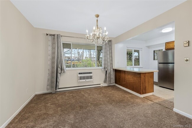 Building Photo - 914 Old Country Rd