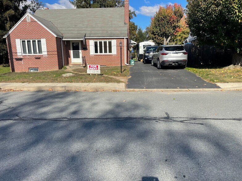 Primary Photo - 108 Essex St