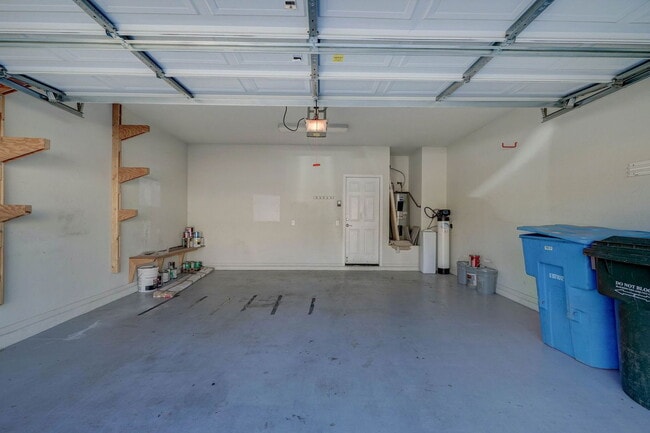 Building Photo - 2143 W Marconi Ave