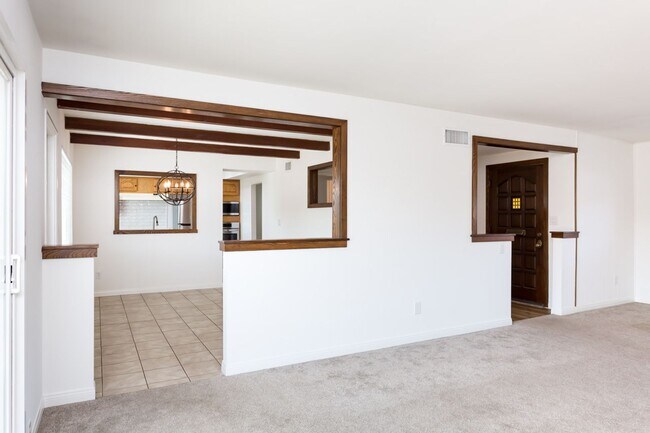 Building Photo - La Mesa Charmer with Mount Helix Views!