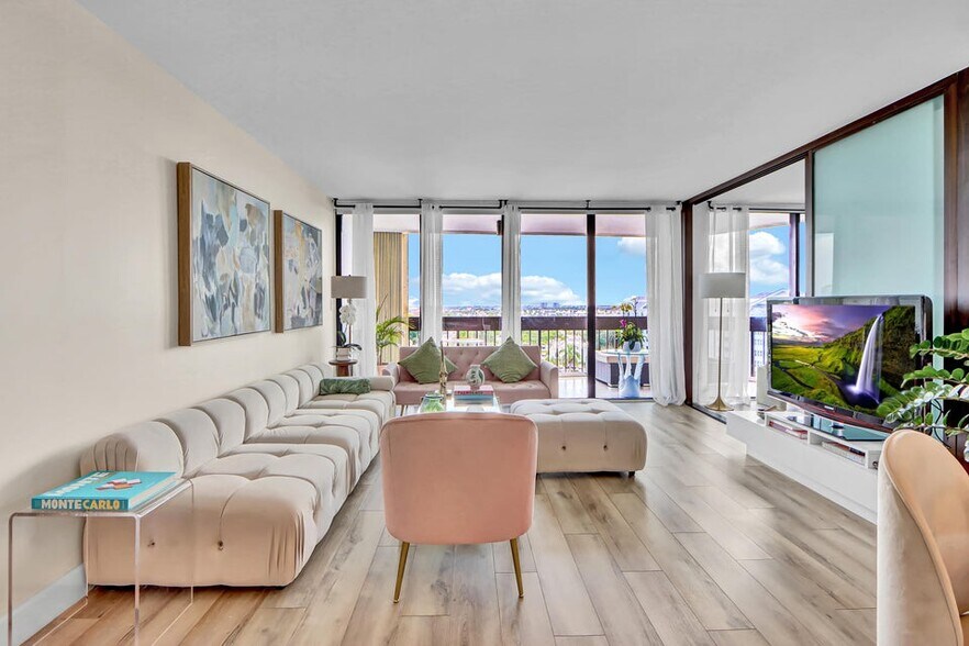 Building Photo - 2000 Presidential Way