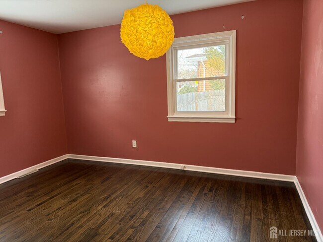 Building Photo - 114 Netherwood Ave