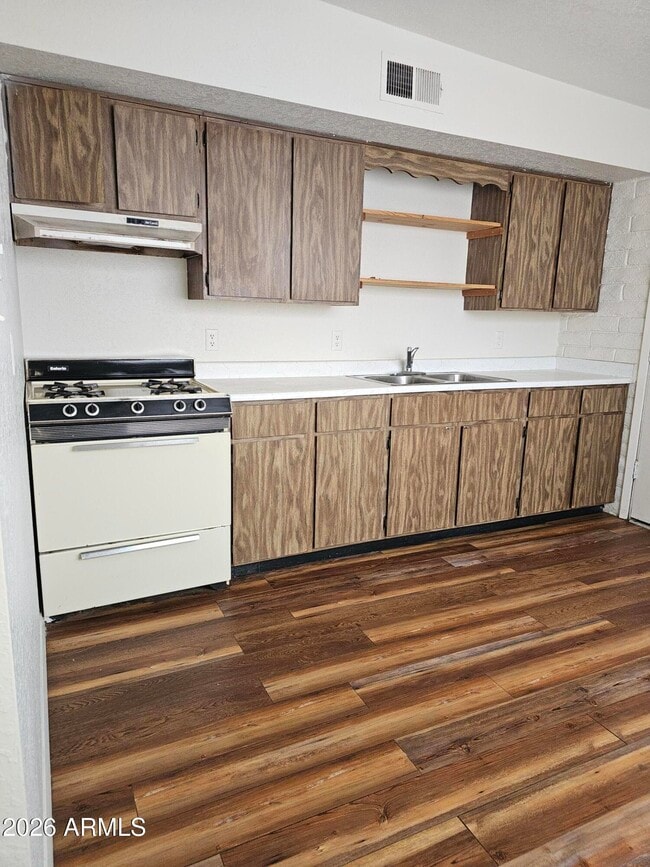 Building Photo - 306 3rd St