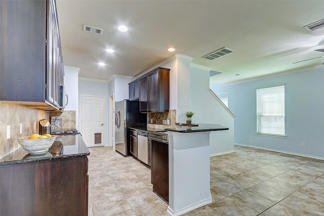 Building Photo - 6451 Calgary Woods Ln