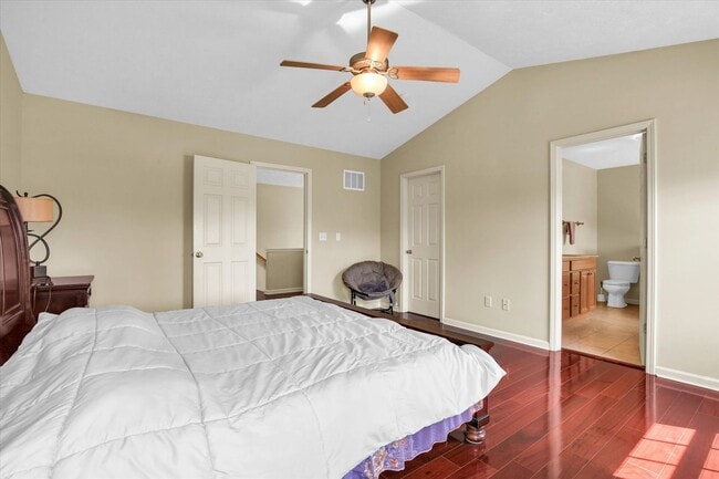 Building Photo - Updated 3 Bedroom Townhome in SW Champaign - Available 06/01/2026