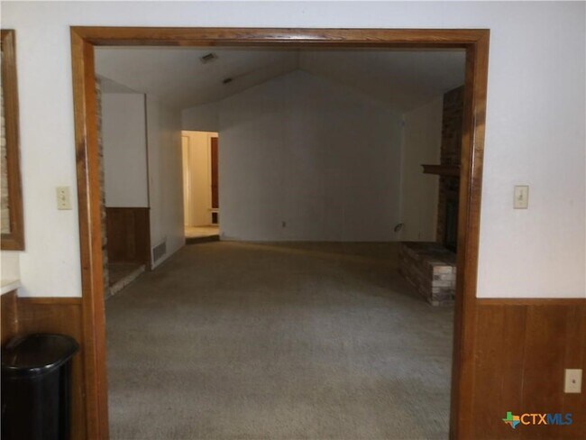 Building Photo - 107 Suzanne Ln