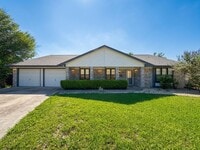 Building Photo - 807 Bass Cir