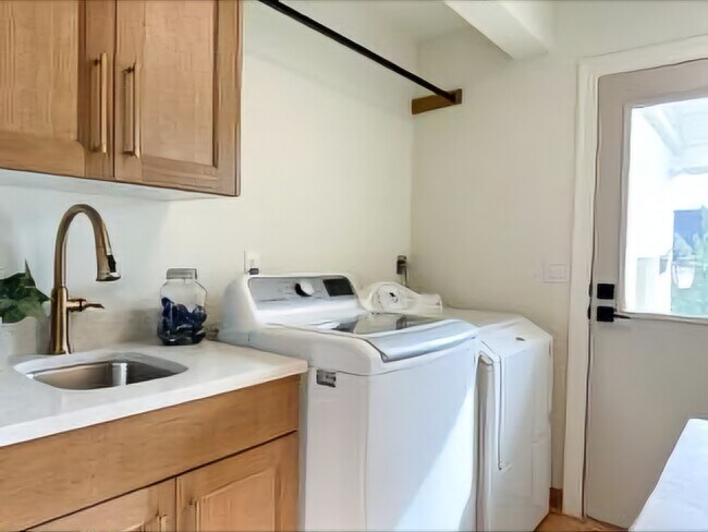 Building Photo - 3425 Fuller Dr