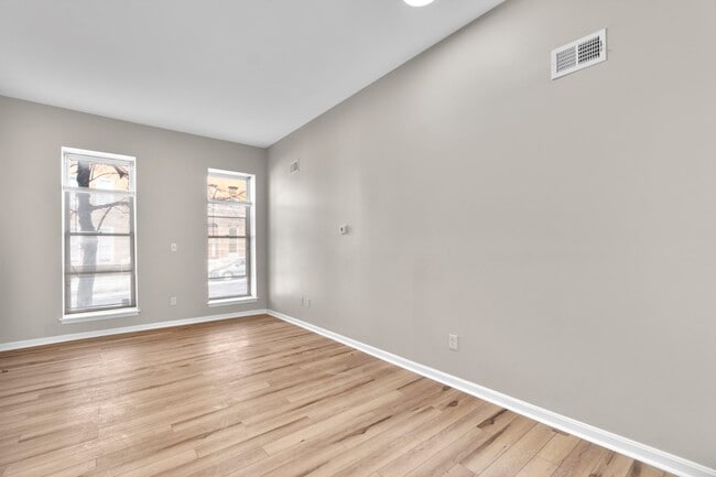 Building Photo - 2027 E Baltimore St