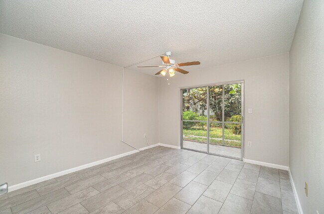 Building Photo - Move-In Ready 55+ Condo | 2BR/2BA | Granite Kitchen | Cape Coral