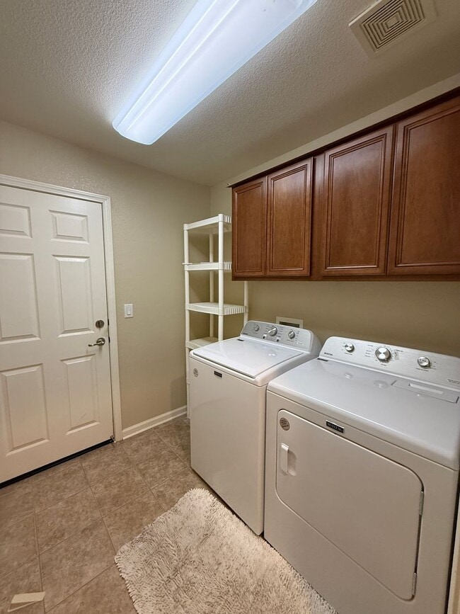 Building Photo - Charming 3 Bed / 2 Bath Single-Story Home in Reno ( off Military Rd)