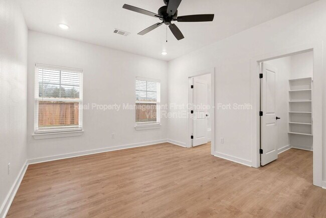 Building Photo - 8826 Cantera Dr
