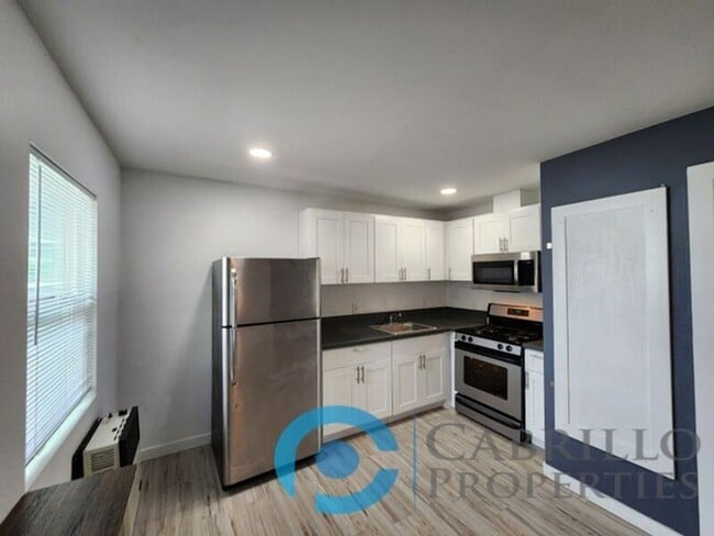 Building Photo - 1307 Division St