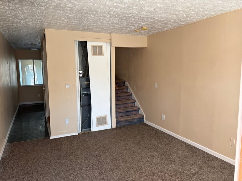 Building Photo - 132 Mann Ave