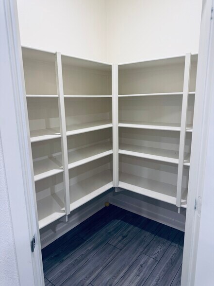 Building Photo - 80425 Enclave Ct