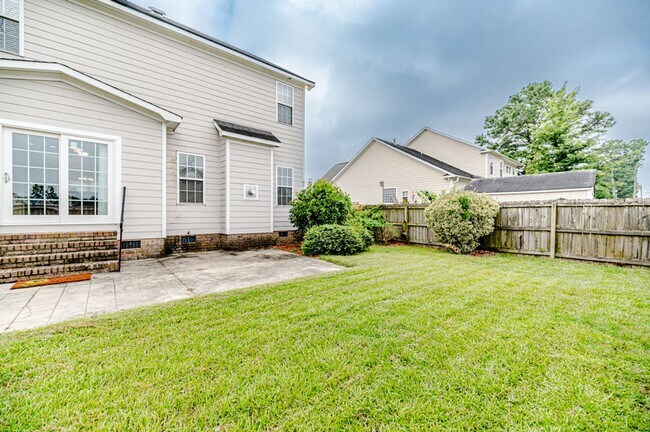 Building Photo - Perfectly Located 4-Bedroom Home Minutes from I-295, Hope Mills & Fort Bragg!