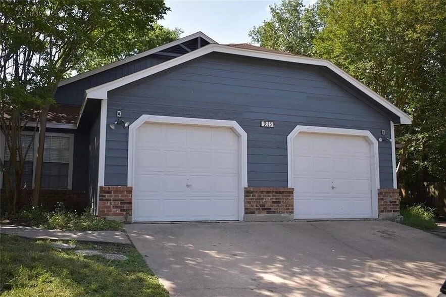 Front of House - 9115 Japonica Ct
