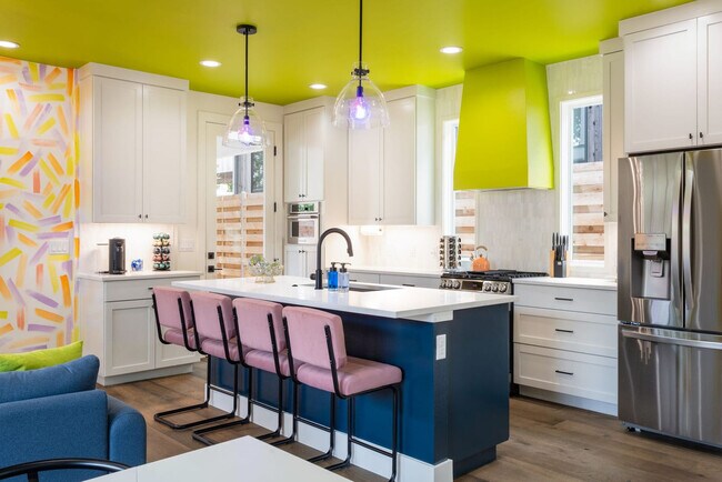 Building Photo - 2415 E 10th St