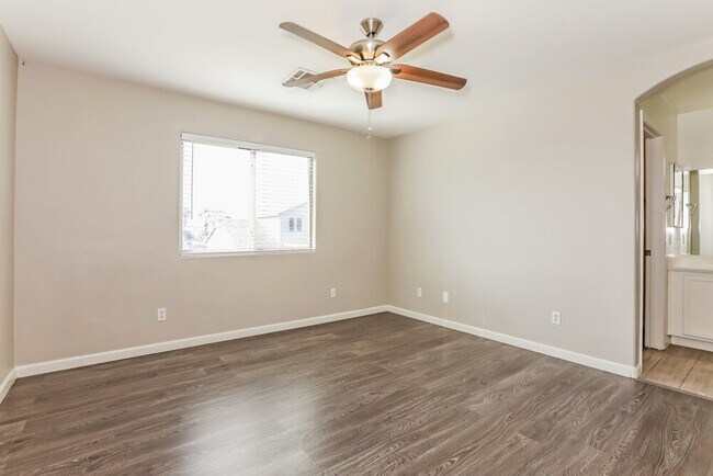 Building Photo - 41302 N Cambria Dr