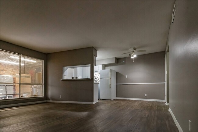 Building Photo - 1305 Memorial Dr
