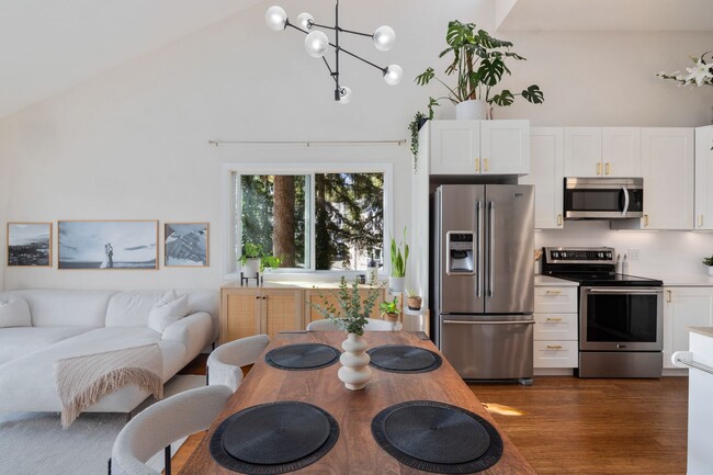 Building Photo - Mercer Island Condo