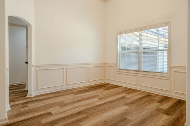 Building Photo - Spacious 3BR Home with Bonus Suite, Fenced Yard & 2-Car Garage