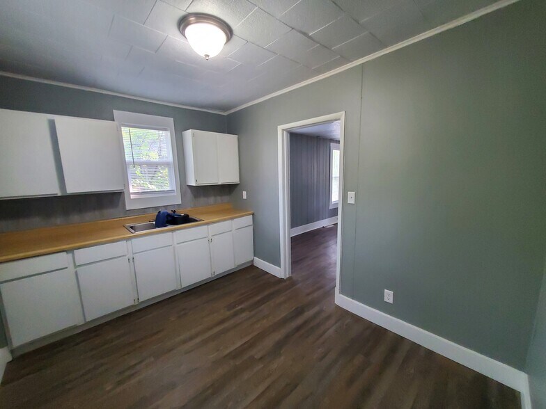 Building Photo - 2642 Riordan St