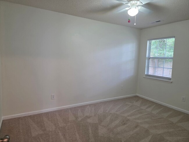 Building Photo - Charming 3-Bedroom Home in Desirable Shadowmoss Community