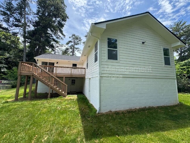 Building Photo - 32 Hillcrest Dr SE
