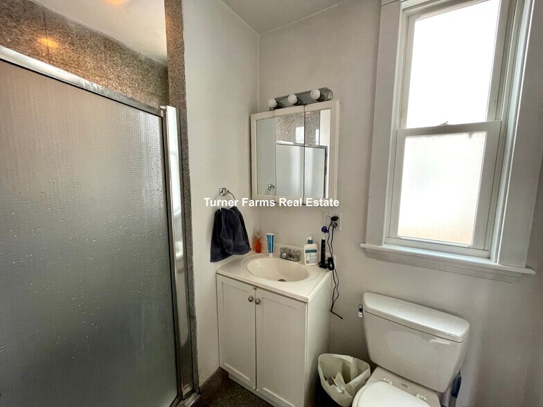 Building Photo - 38 Newton St