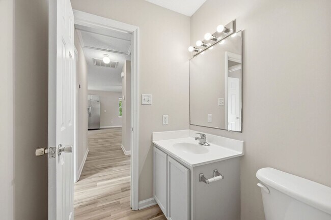 Building Photo - Welcome to Overbrook!