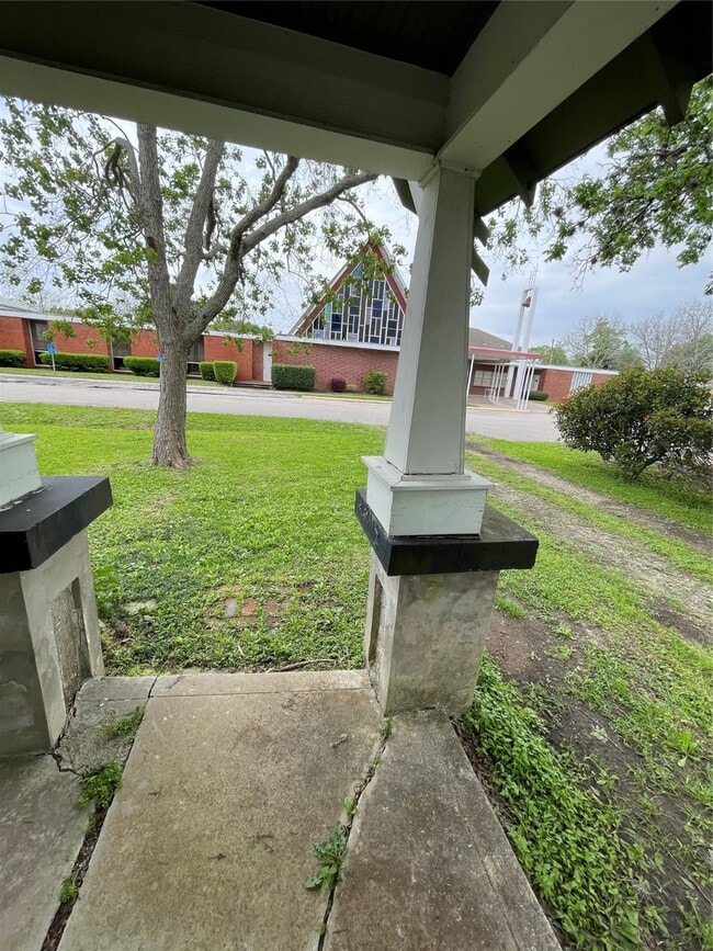 Building Photo - 207 S 1st St