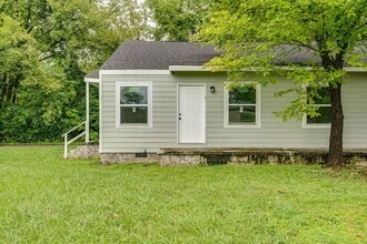 Building Photo - Spacious 1-Bedroom in Convenient Chattanoo...