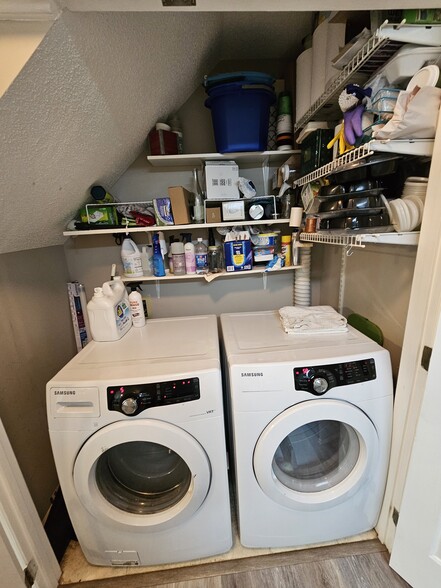 Building Photo - 117 Forest Oaks Dr