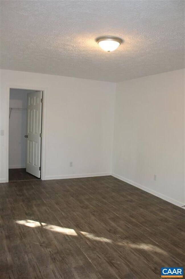 Building Photo - 2Bed/1 Bath Rental Lake Monticello