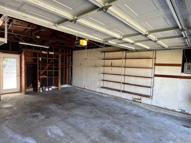 Building Photo - RENTED - 3 Bedroom Ranch Style Home in El ...