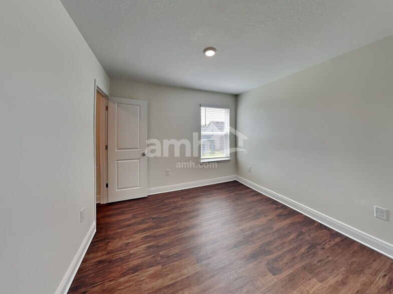 Building Photo - 14632 Cedar ml dr