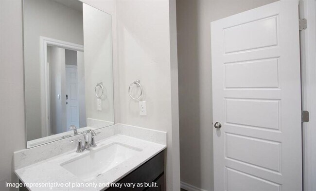 Building Photo - Stylish & Smart Living in Yukon – 4-Bedroo...