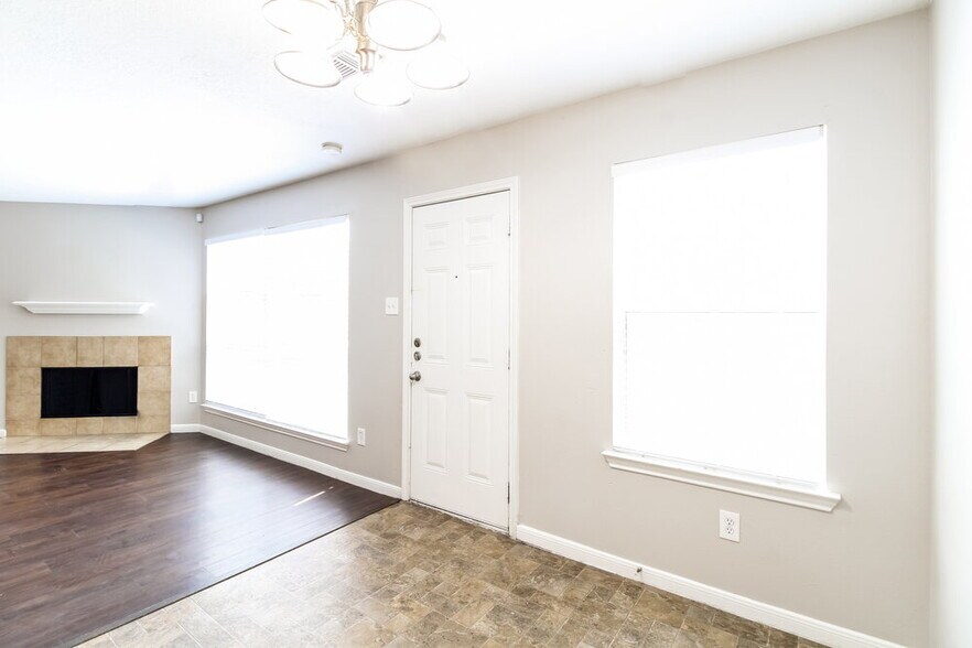 Building Photo - 10514 Southway Bend Ln