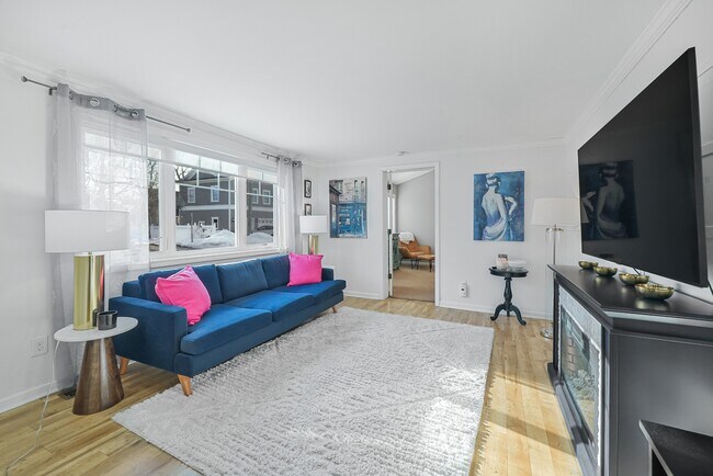 Building Photo - 814 Locust St