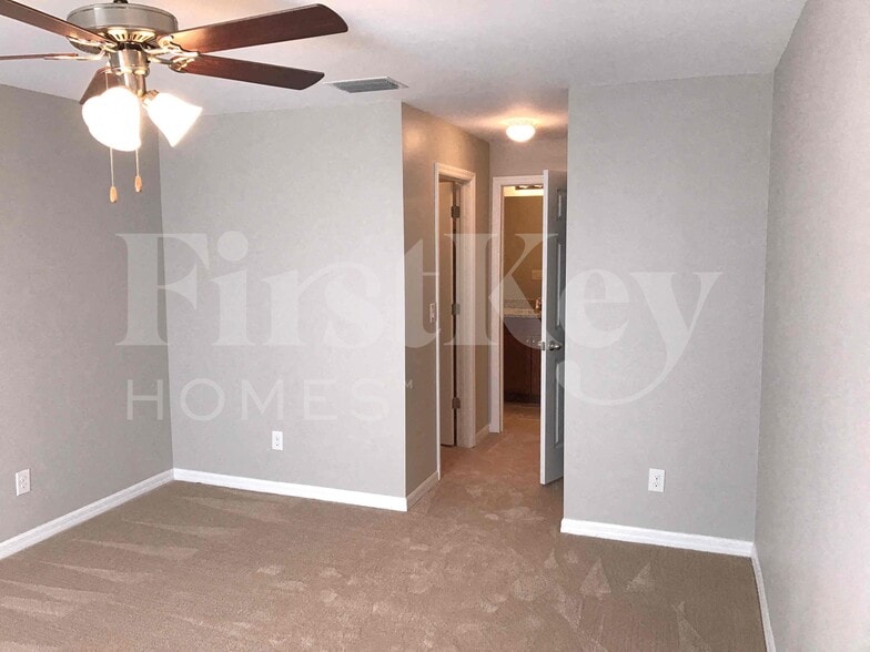 Building Photo - 2512 NW 24th Terrace