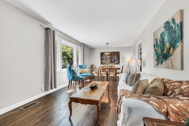 Building Photo - 3 Bedroom 1 Bath Donelson House by Two Riv...